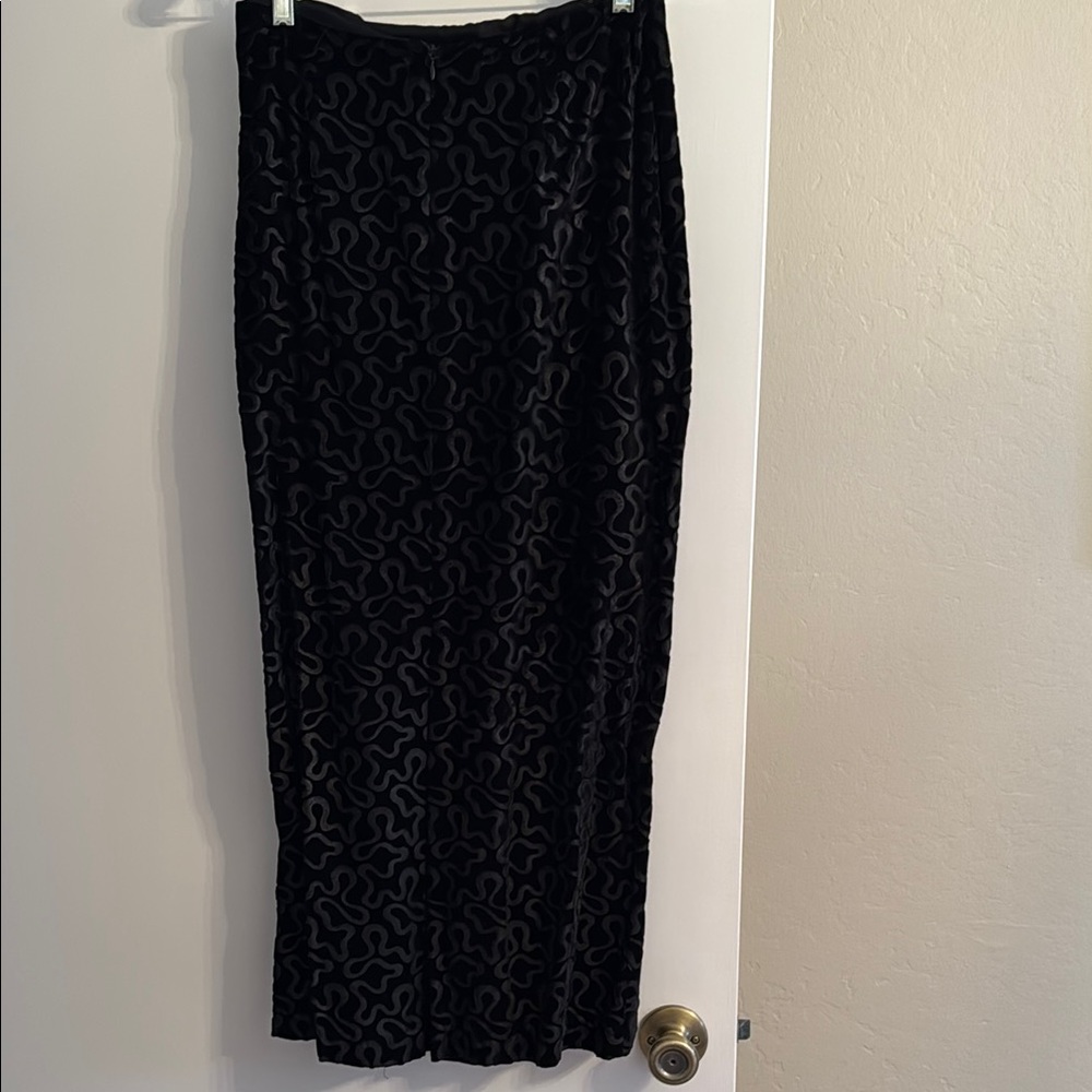 Norma Kamali Elegant Black Patterned Skirt - Picture 3 of 4